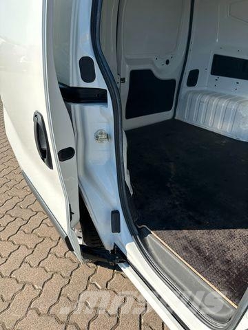 Fiat Fiorino KA/ Heckflügelt/ AC/ Dachträger/ 29.Tkm Dostavna vozila / kombiji