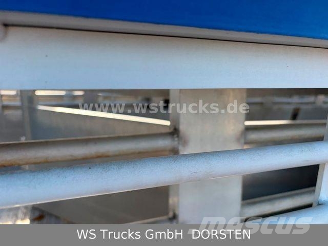 Finkl 3 Stock Hubdach Typ 2 "Unfall" Polprikolice za prevoz živine