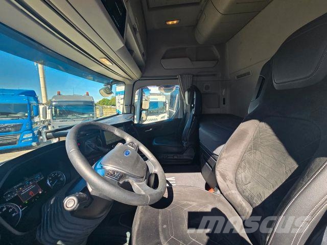 Ford F-MAX * SCHUBBODEN * STANDKLIMA * RETARDER * ACC Motrici e Trattori Stradali