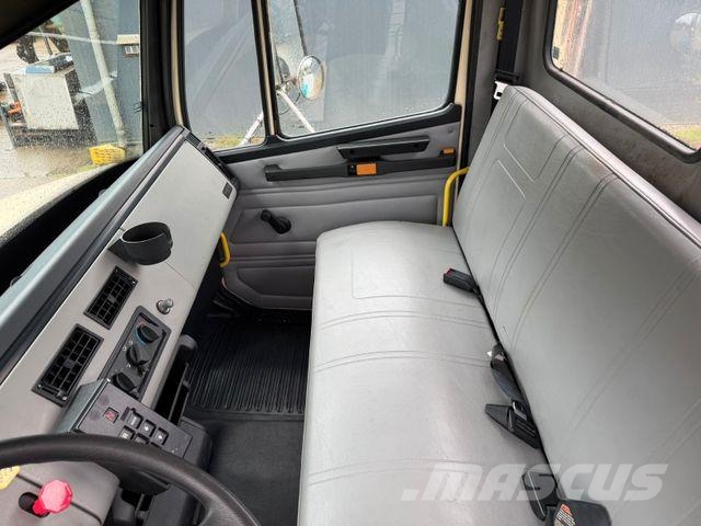 Freightliner FL70 4x2 elek verschiebbare Sattelkupplung *TOP* وحدات الجر