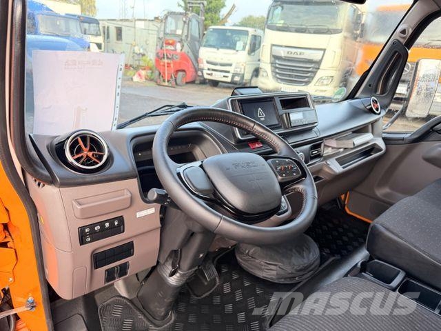Fuso eCanter7C18e/200kmReichweite/L-Batterie/3Sitze Utilitaire benne