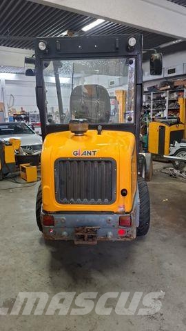 GiANT V 452 XTRA org1154Std GEW.2400 kg Bj2016 T Backhoe loaders