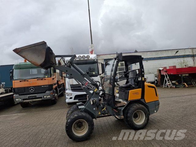 GiANT V 452 XTRA org1154Std GEW.2400 kg Bj2016 T Backhoe loaders