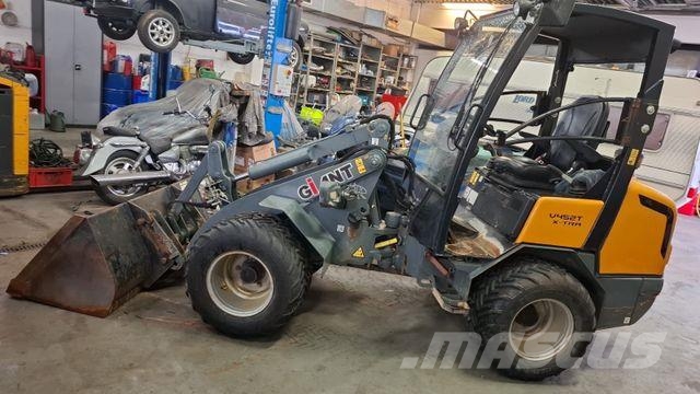 GiANT V 452 XTRA org1154Std GEW.2400 kg Bj2016 T Backhoe loaders