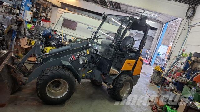 GiANT V 452 XTRA org1154Std GEW.2400 kg Bj2016 T Backhoe loaders
