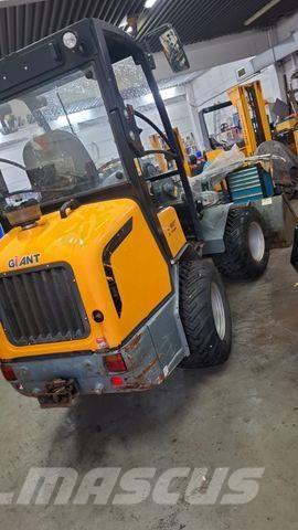 GiANT V 452 XTRA org1154Std GEW.2400 kg Bj2016 T Backhoe loaders