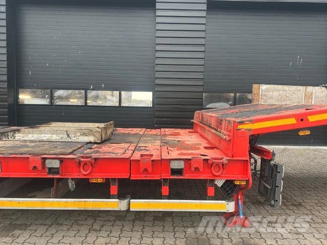 Goldhofer 4 axle Lowloader / Hydr. Power Steering نصف مقطورة مسطحة منخفضة