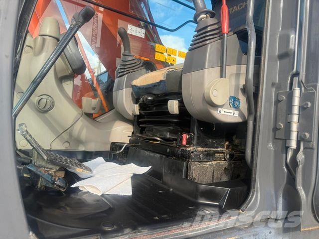 Hitachi ZAXIS 225 USRLC-3 حفارات زحافة