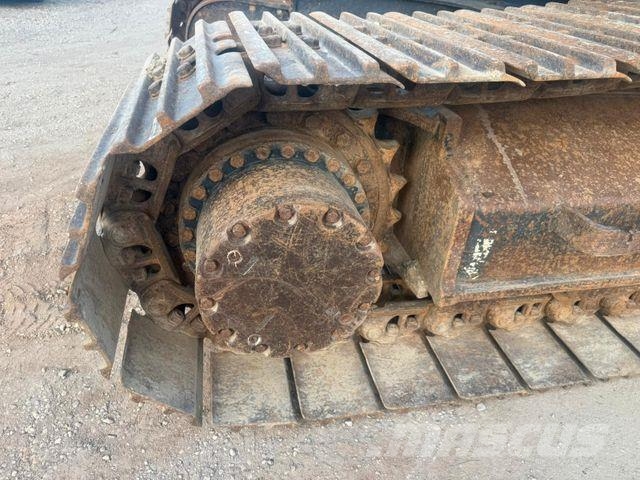 Hitachi ZAXIS 225 USRLC-3 حفارات زحافة