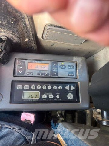 Hitachi ZAXIS 225 USRLC-3 حفارات زحافة