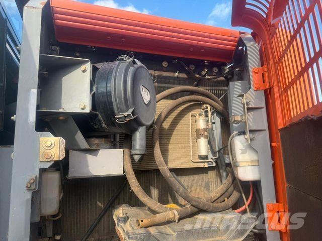 Hitachi ZAXIS 225 USRLC-3 حفارات زحافة