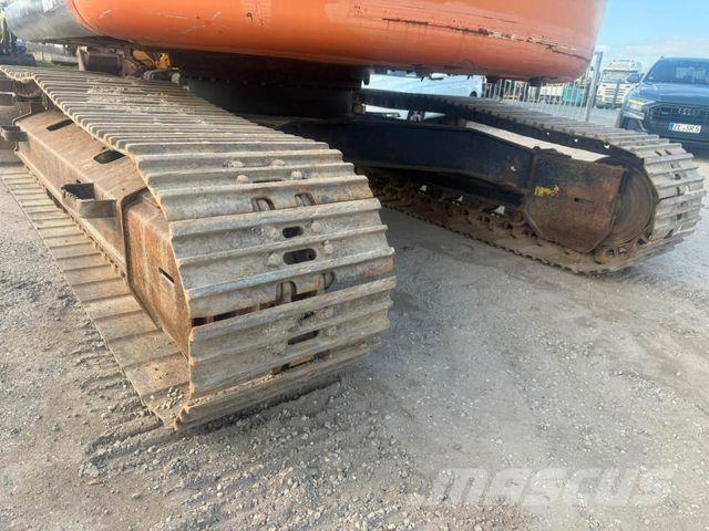 Hitachi ZAXIS 225 USRLC-3 حفارات زحافة