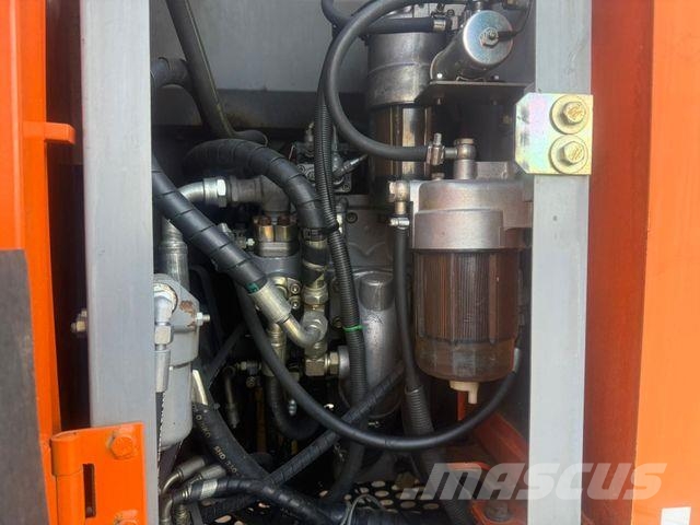Hitachi ZAXIS 225 USRLC-3 حفارات زحافة