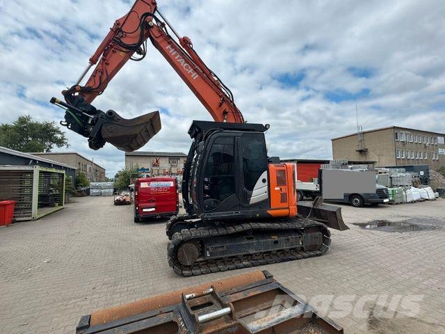 Hitachi ZX 135 履带挖掘机