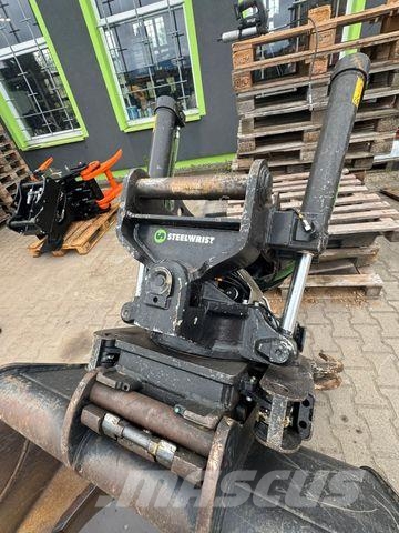 Hitachi ZX 135 履带挖掘机