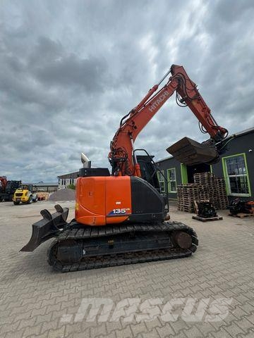 Hitachi ZX 135 履带挖掘机