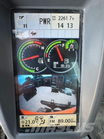 Hitachi ZX 135 履带挖掘机
