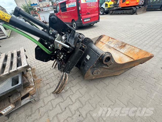 Hitachi ZX 135 履带挖掘机