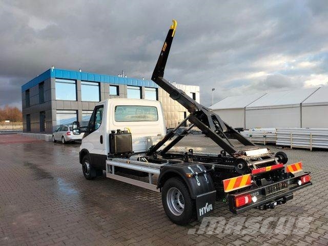 Iveco 70C18H Abrollkipper HYVA HKS-5 Camion con gancio di sollevamento