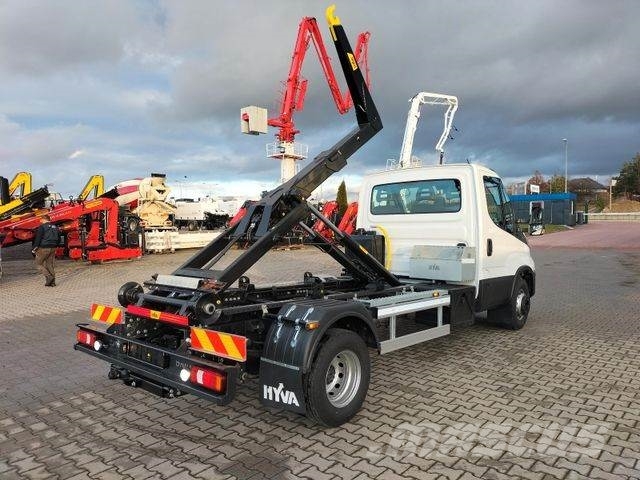 Iveco 70C18H Abrollkipper HYVA HKS-5 Camion con gancio di sollevamento
