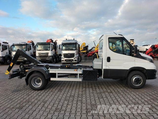 Iveco 70C18H Abrollkipper HYVA HKS-5 Camion con gancio di sollevamento