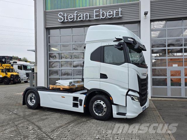Iveco AS440S58T/P, ADR Gefahrgut AT,EXII,EXIII,FL Vilcēji