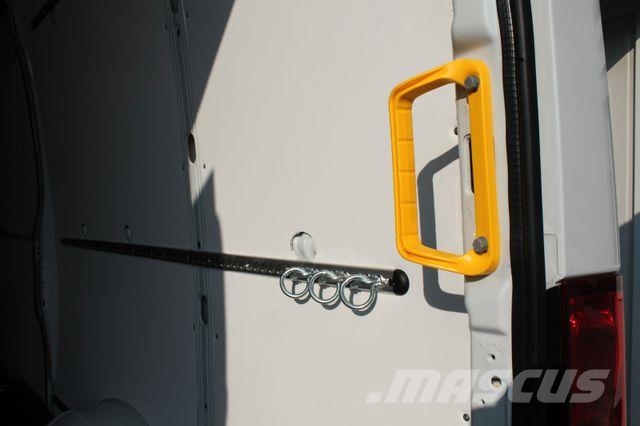 Iveco Daily 35S14B V Kastenwagen パネルバン