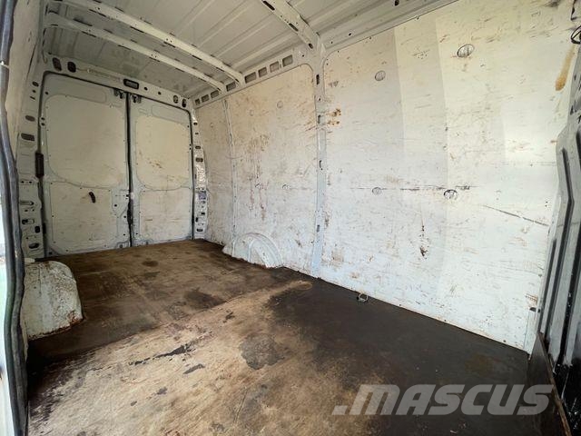 Iveco Daily HKa 35 S15/ AC/ RFK/ CargoPaket/ AHK 3.5t Preču pārvadāšanas furgoni
