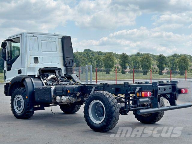 Iveco EUROCARGO 110-250* PLATFORM 4,60 m* 4x4 Camiones con chasís y cabina