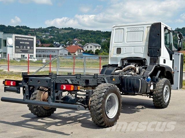 Iveco EUROCARGO 110-250* PLATFORM 4,60 m* 4x4 Camiones con chasís y cabina