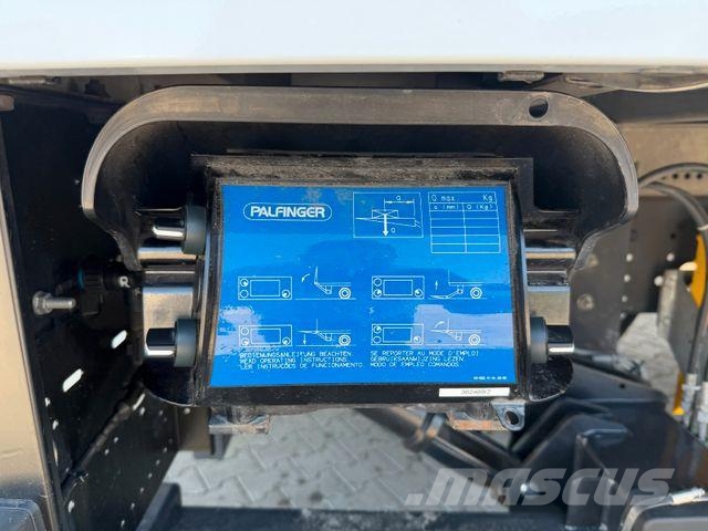 Iveco Eurocargo ML120E25 LBW Palfinger 1.500kg 3 Sitze Skriňová nadstavba