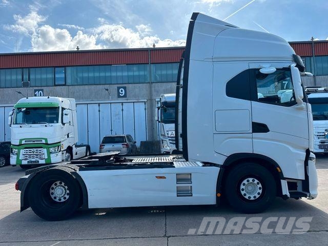 Iveco S-WAY 480 * RETARDER * VOLLVERKLEIDUNG * Vetopöytäautot