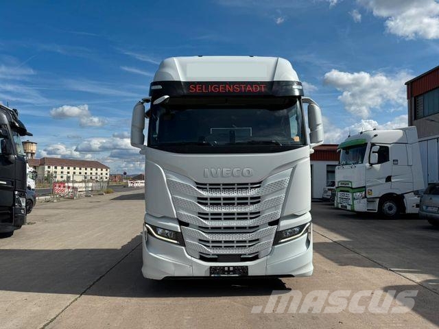 Iveco S-WAY 480 * RETARDER * VOLLVERKLEIDUNG * Vetopöytäautot