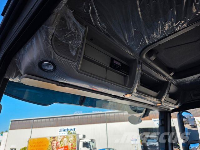 Iveco X-Way AD320X46BZ OFF 8x4 Hiab ULT26S53-W-ITF Alu アームロール