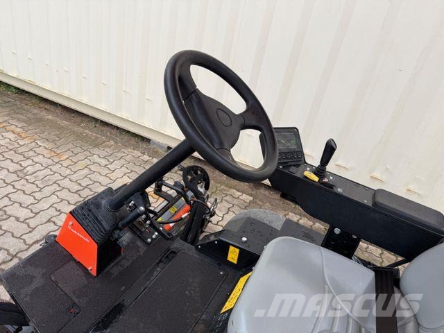 Jacobsen SLF530 3WD / 2021 BJ / 965 Stunden 骑乘式割草机