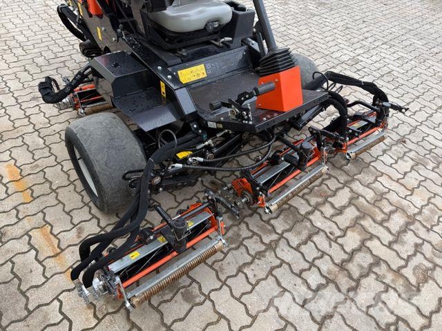 Jacobsen SLF530 3WD / 2021 BJ / 965 Stunden 骑乘式割草机