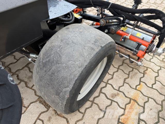 Jacobsen SLF530 3WD / 2021 BJ / 965 Stunden 骑乘式割草机