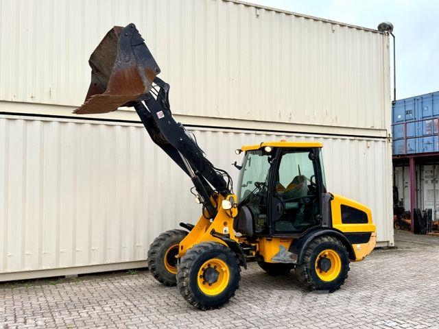 JCB 406 / 2018 BJ / 2.863 H / Klappschaufel Gumikerekes homlokrakodók