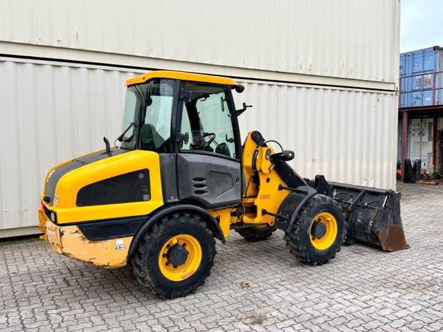 JCB 406 / 2018 BJ / 2.863 H / Klappschaufel Gumikerekes homlokrakodók