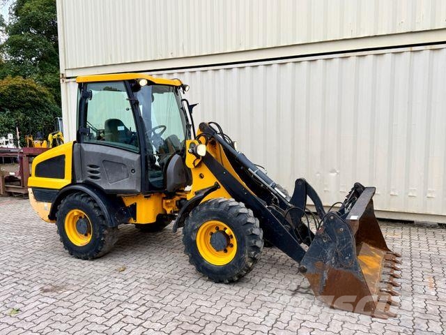 JCB 406 / 2018 BJ / 2.863 H / Klappschaufel Gumikerekes homlokrakodók