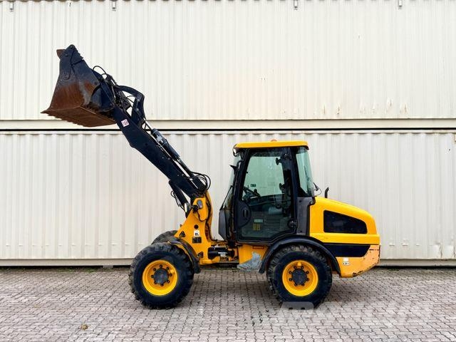 JCB 406 / 2018 BJ / 2.863 H / Klappschaufel Gumikerekes homlokrakodók