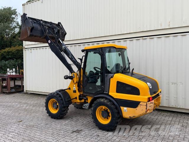 JCB 406 / 2018 BJ / 2.863 H / Klappschaufel Gumikerekes homlokrakodók