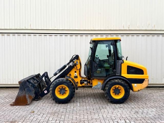 JCB 406 / 2018 BJ / 2.863 H / Klappschaufel Gumikerekes homlokrakodók