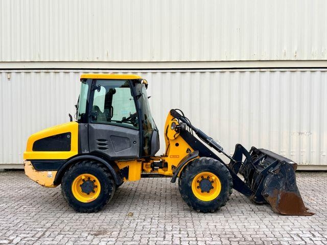 JCB 406 / 2018 BJ / 2.863 H / Klappschaufel Gumikerekes homlokrakodók