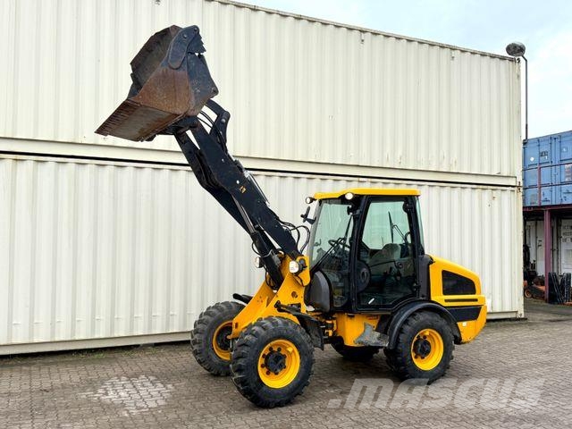 JCB 407 / 2018 BJ / 1.949 H / Klappschaufel Gumikerekes homlokrakodók