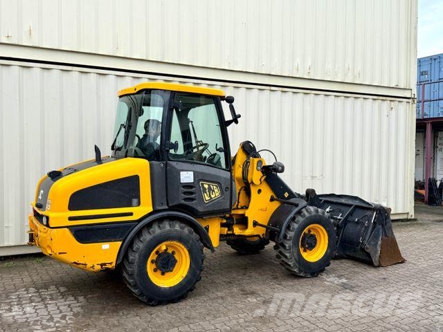 JCB 407 / 2018 BJ / 1.949 H / Klappschaufel Gumikerekes homlokrakodók
