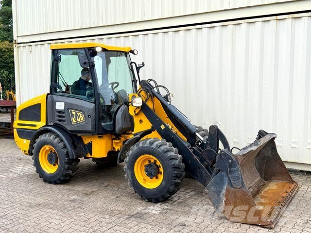 JCB 407 / 2018 BJ / 1.949 H / Klappschaufel Gumikerekes homlokrakodók