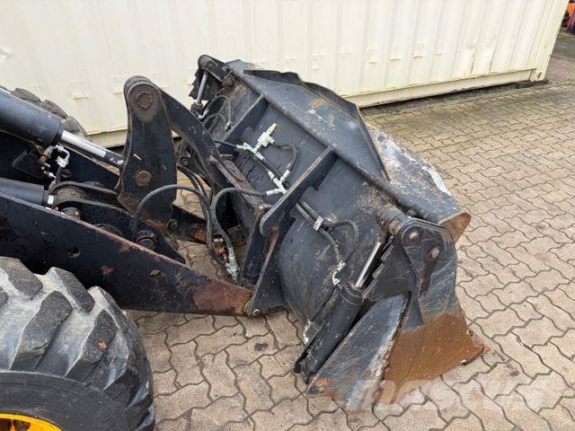 JCB 407 / 2018 BJ / 1.949 H / Klappschaufel Gumikerekes homlokrakodók