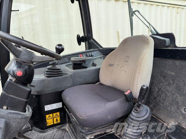 JCB 407 / 2018 BJ / 1.949 H / Klappschaufel Gumikerekes homlokrakodók