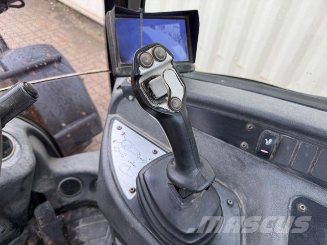 JCB 407 / 2018 BJ / 1.949 H / Klappschaufel Gumikerekes homlokrakodók